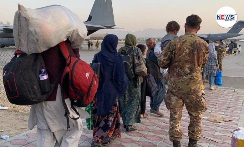 The BBC's Lyse Doucet reports from Kabul airport, where many Afghans are fleeing the Taliban regime